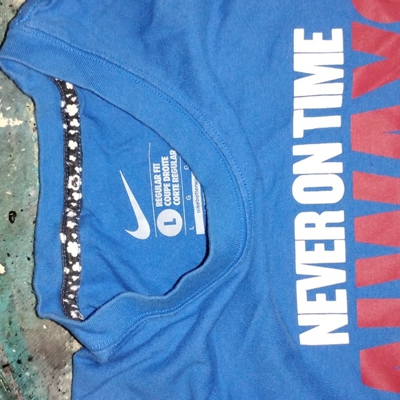 Nike large shirt _ never on time but always on point_ Nike Air - Picture 4 of 5